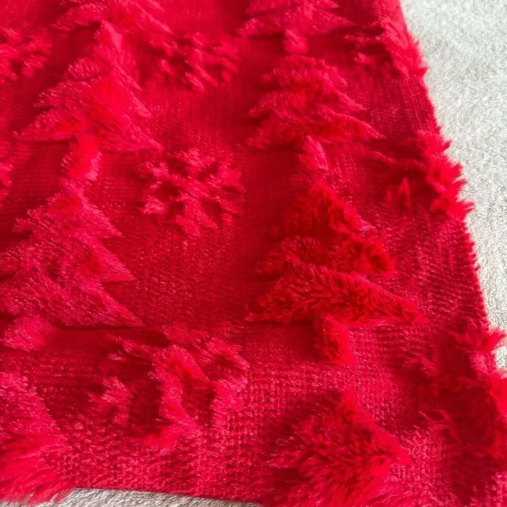 NWOT Red Christmas Tree and snowflake Faux Fur Tufted Pillow Covers 18x18 inches